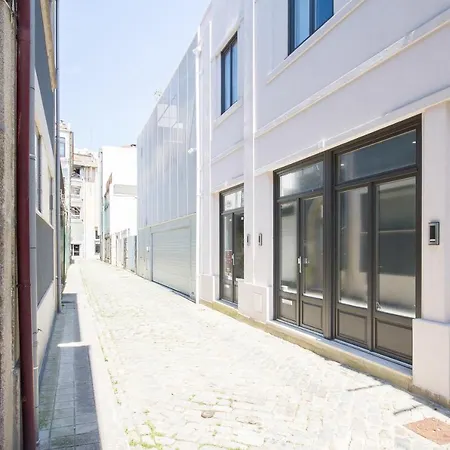 Downtown Terrace Flat With Ac And Patio - Feel Like A Local