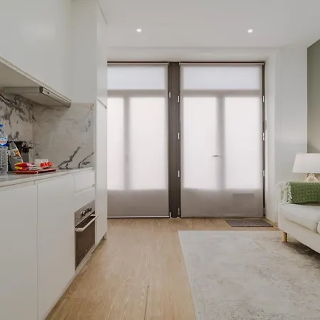 Downtown Terrace Flat With Ac And Patio - Feel Like A Local Appartement