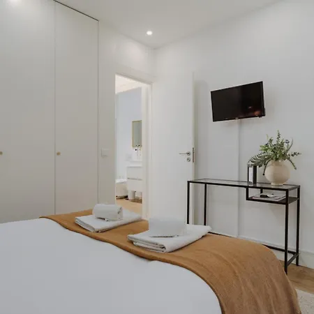 Downtown Terrace Flat With Ac And Patio - Feel Like A Local Appartement *