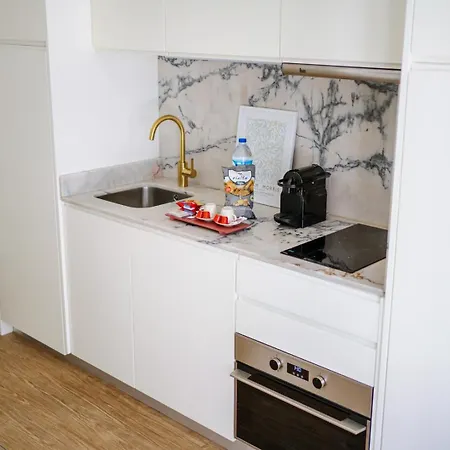 Downtown Terrace Flat With Ac And Patio - Feel Like A Local