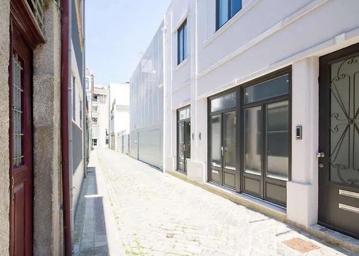 Downtown Terrace Flat With Ac And Patio - Feel Like A Local