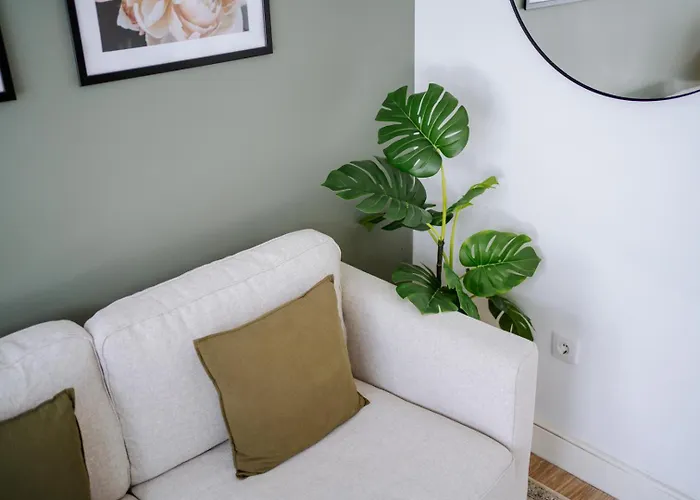 Downtown Terrace Flat With Ac And Patio - Feel Like A Local Apartament *