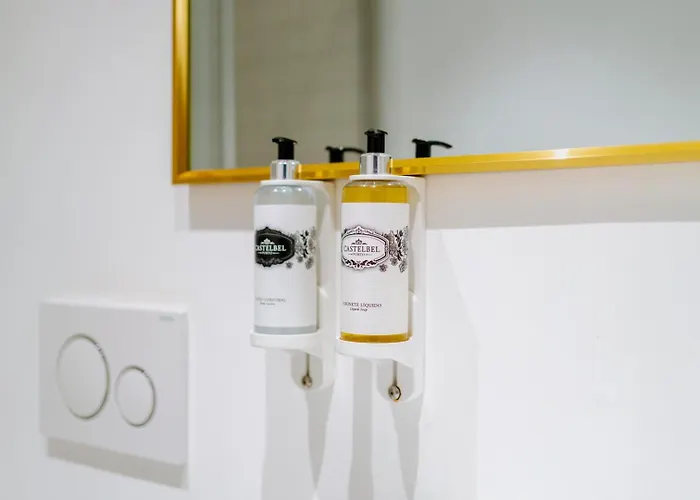 Downtown Terrace Flat With Ac And Patio - Feel Like A Local Lejlighed *