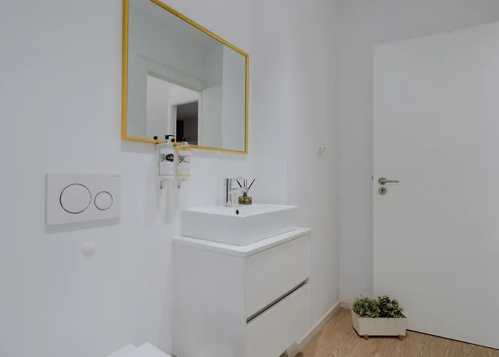 アパート Downtown Terrace Flat With Ac And Patio - Feel Like A Local *