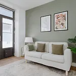 アパート Downtown Terrace Flat With Ac And Patio - Feel Like A Local ポルト