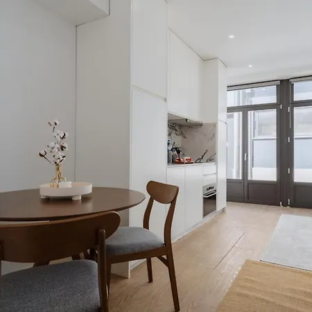 Lejlighed Downtown Terrace Flat With Ac And Patio - Feel Like A Local *