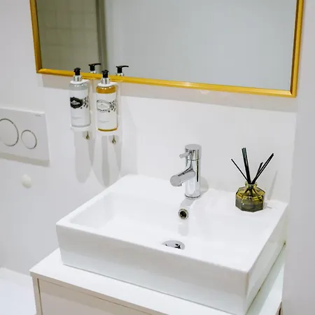 Lejlighed Downtown Terrace Flat With Ac And Patio - Feel Like A Local Porto