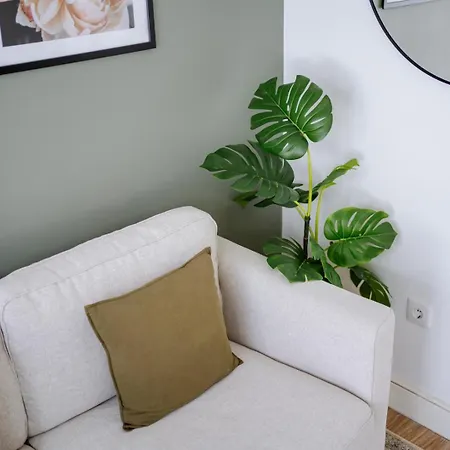 Downtown Terrace Flat With Ac And Patio - Feel Like A Local Lejlighed *