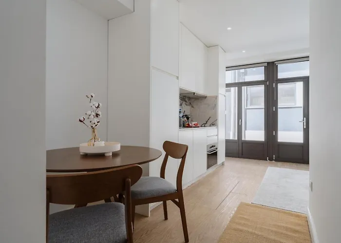 Apartment Downtown Terrace Flat With Ac And Patio - Feel Like A Local *