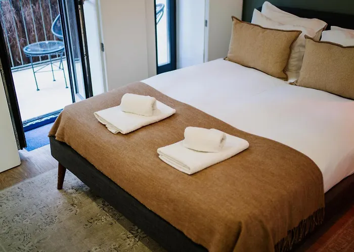 Apartment Downtown Terrace Flat With Ac And Patio - Feel Like A Local *