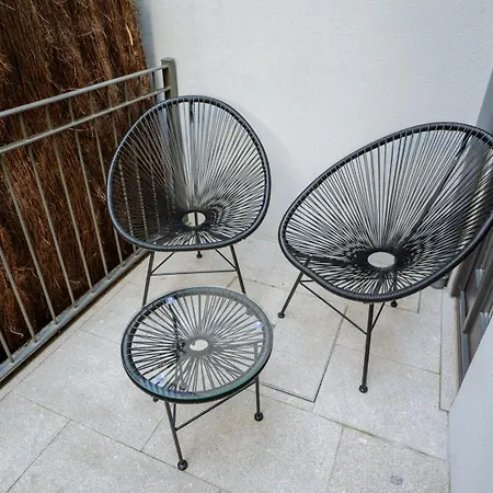 Apartamento Downtown Terrace Flat With Ac And Patio - Feel Like A Local *